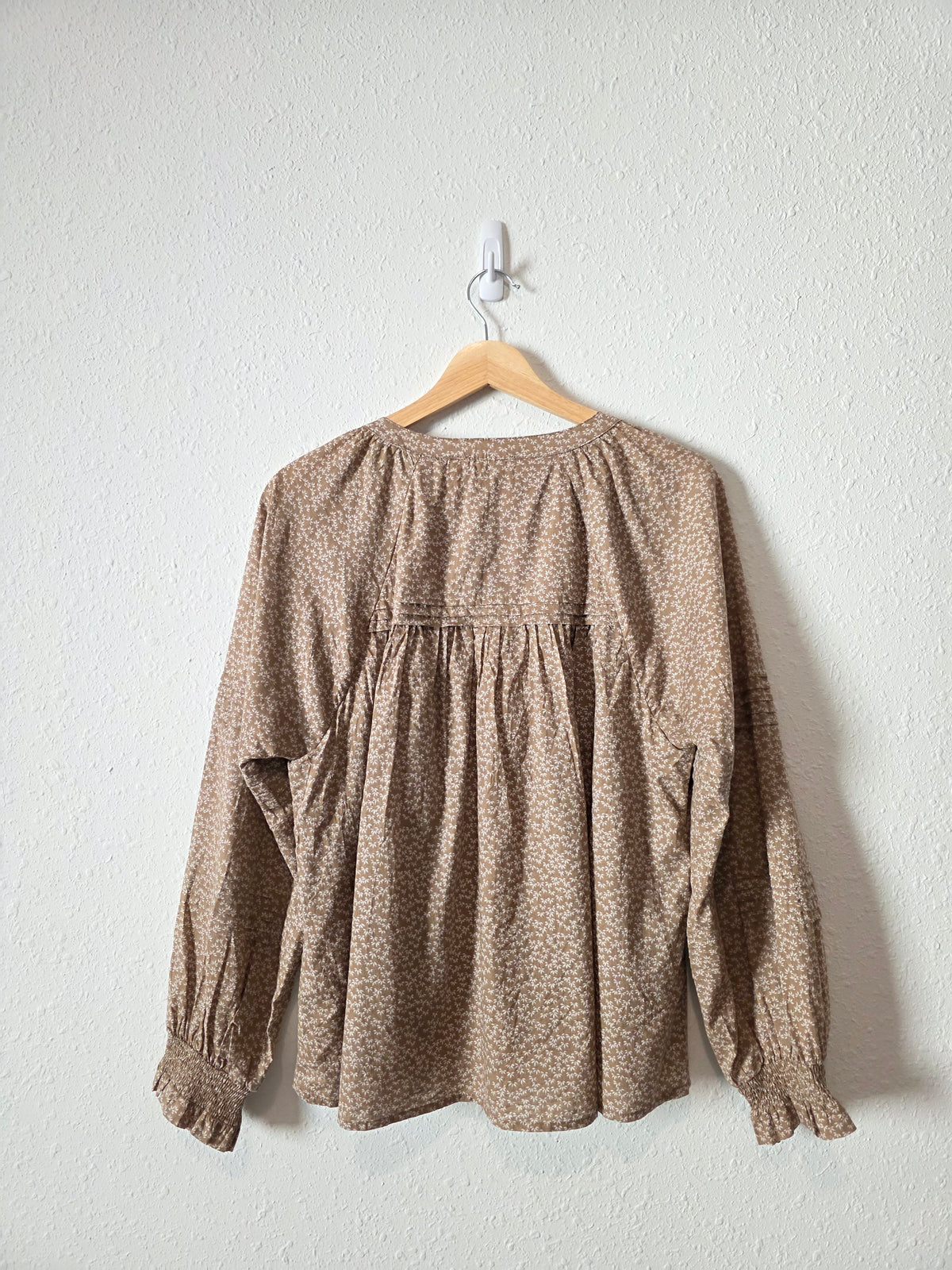 In Loom Dainty Floral Puff Sleeve Top (S)