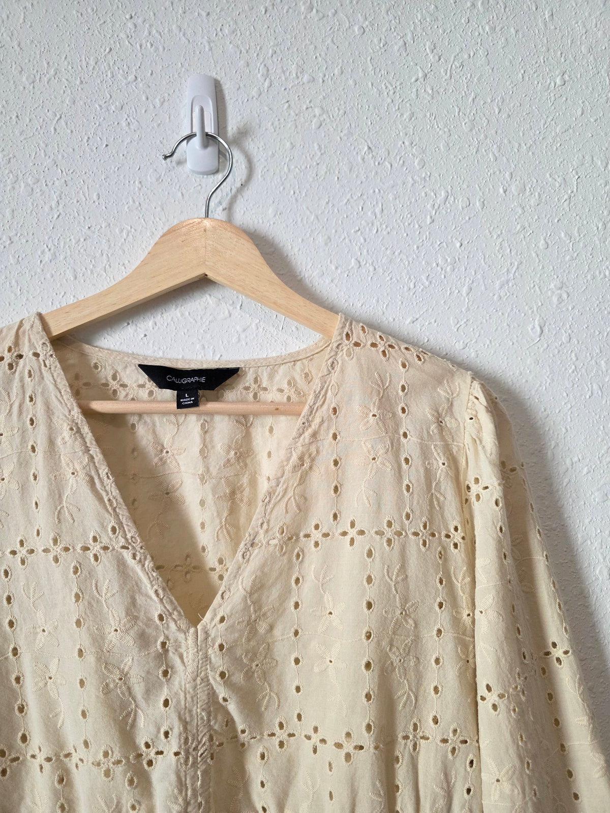 Floral Eyelet Puff Sleeve Top (L)