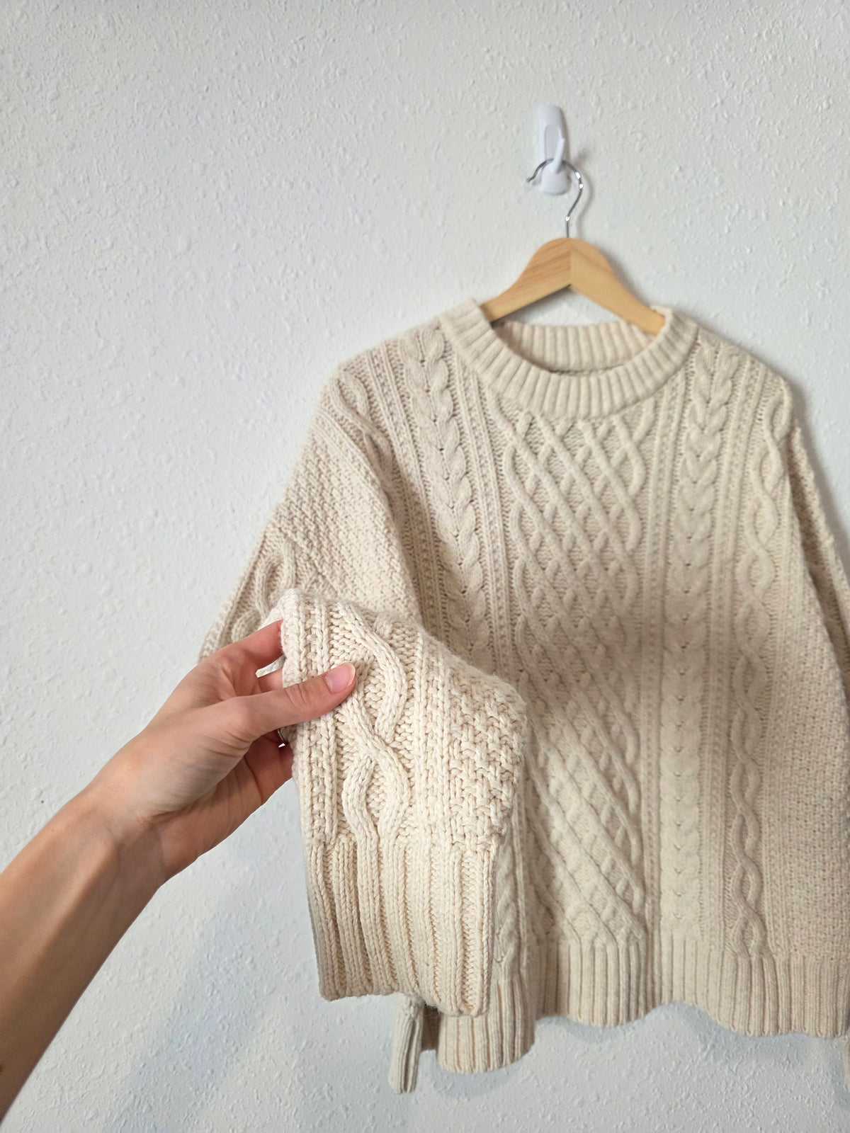 Eddie Bauer Cotton Wool Cable Knit Sweater (L)