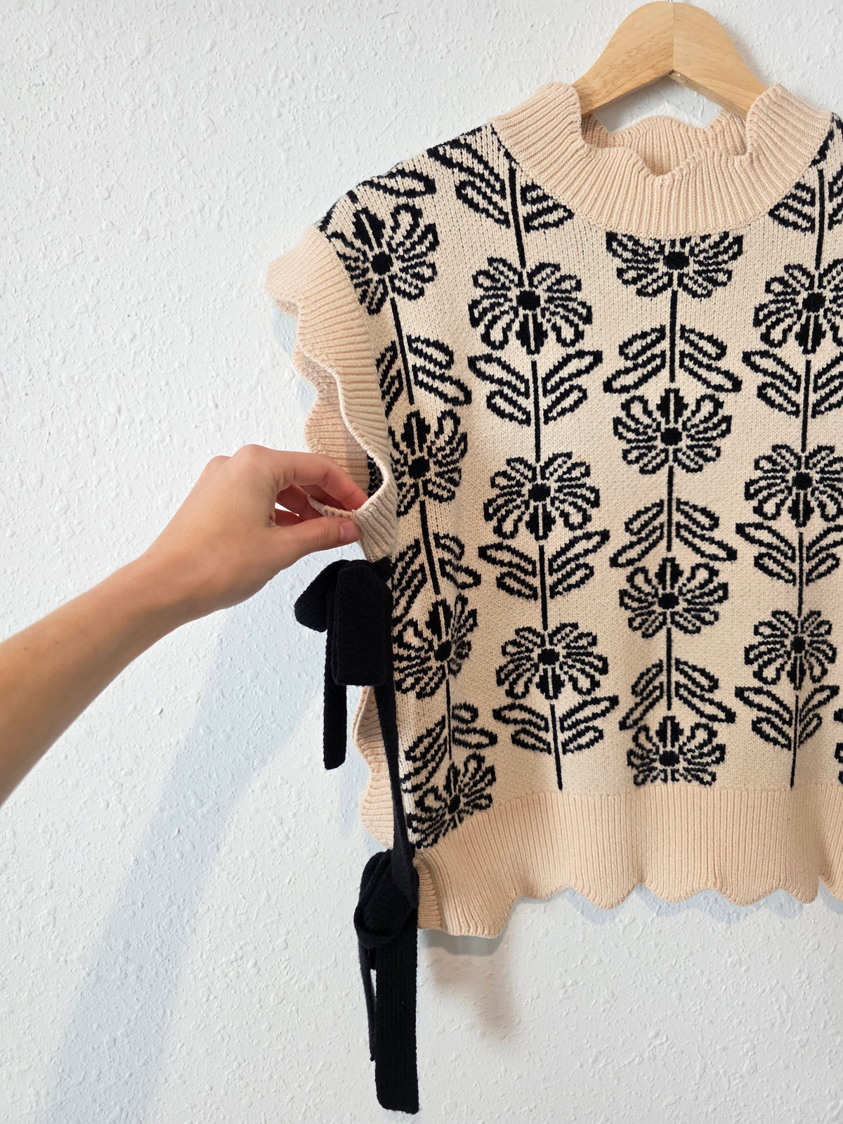&Merci Floral Tie Sweater Vest (M)