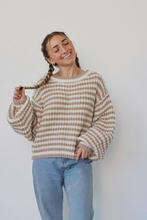 Load image into Gallery viewer, Chunky Oversized Sweater (M)
