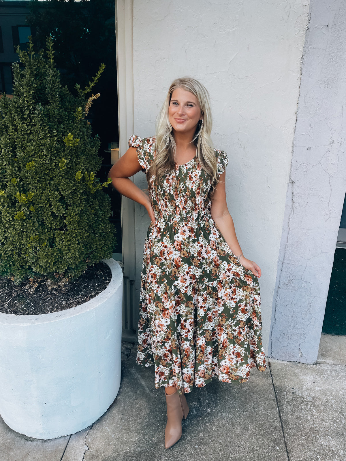Hayden Floral Smocked Midi Dress (M)