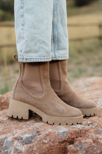 Dolce Vita Heeled Chelsea Boots (8.5)