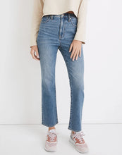 Load image into Gallery viewer, Madewell Slim Demi Boot Jeans (25)
