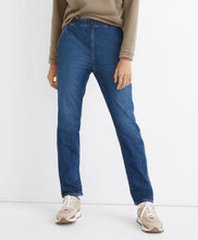 Load image into Gallery viewer, NEW Madewell Pull On Straight Jeans (26)
