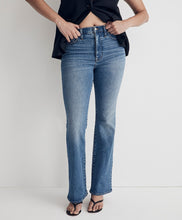 Load image into Gallery viewer, Madewell High Rise Flare Jeans (27)
