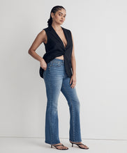 Load image into Gallery viewer, Madewell High Rise Flare Jeans (27)
