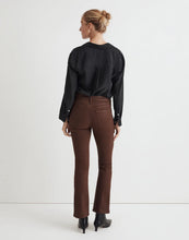 Load image into Gallery viewer, Madewell Brown Kick Out Jeans (26)
