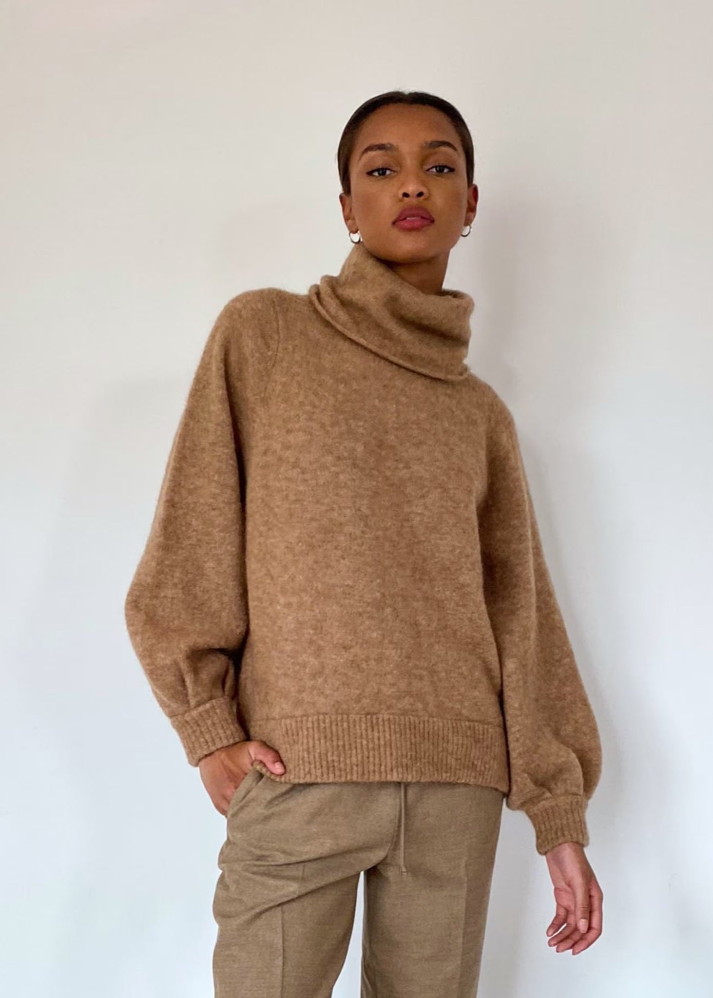 Aritzia Camel Oversized Sweater (M)