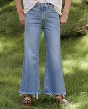 Load image into Gallery viewer, The GREAT Wide Leg Jeans (25)
