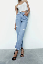 Load image into Gallery viewer, Zara Distressed Straight Jeans (10)
