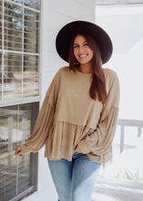 Load image into Gallery viewer, Boutique Flowy Top (M/L)

